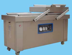 真空包裝機是將空氣排出進(jìn)而包裝的設(shè)備