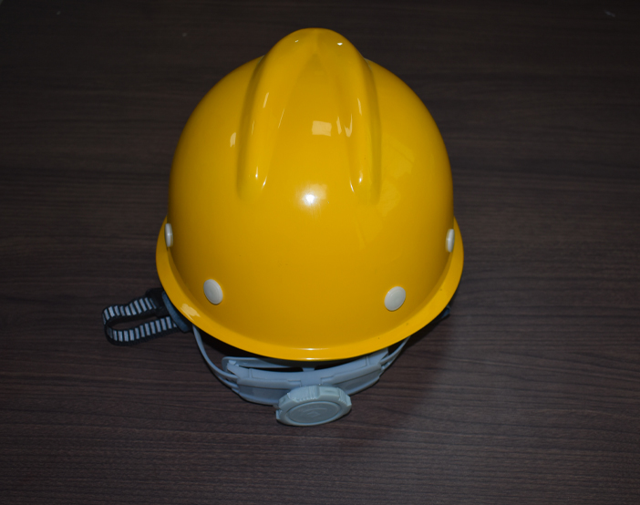 講述各種材質(zhì)安全帽的使用期限是多久。